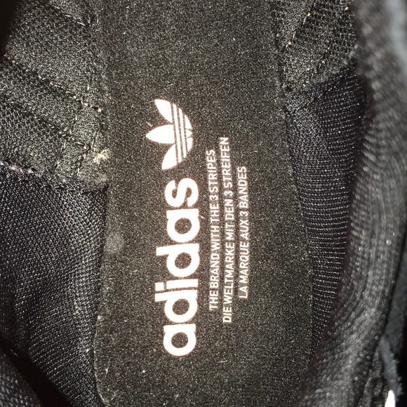 Adidas brand with the 3 stripes - Picture 2 of 8